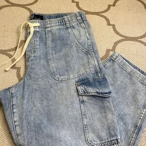 GAP denim Easy Jean New Ease Cargo light wash jeans, size large